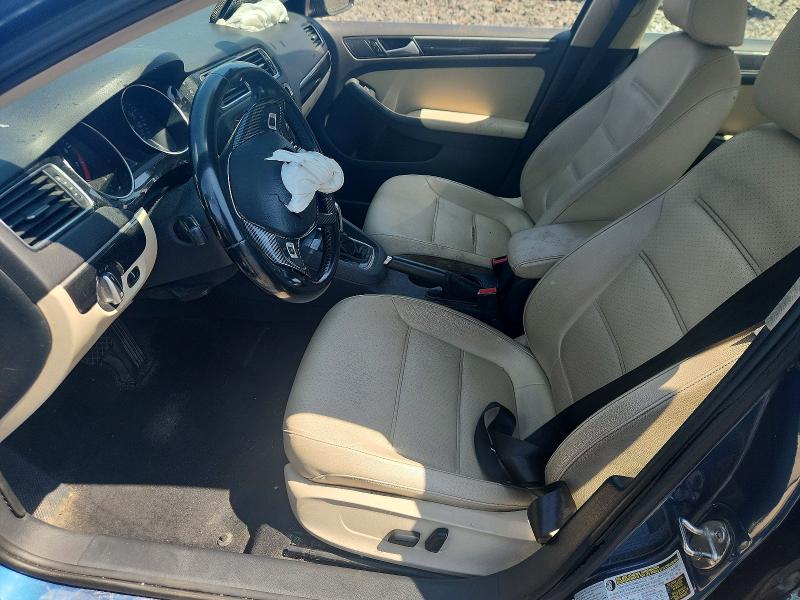 64144486 :رقم المزاد ، 3VWL17AJ4HM410980 vin ، 2017 Volkswagen Jetta مزاد بيع