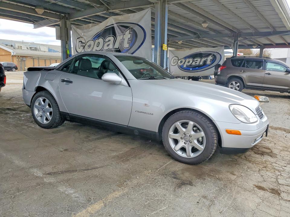 64678476 :رقم المزاد ، WDBKK47F0XF125705 vin ، 1999 Mercedes-benz Slk مزاد بيع