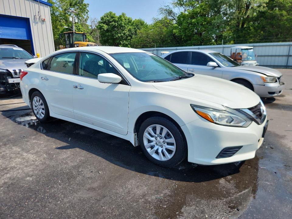 Продажа на аукционе авто 2017 Nissan Altima, vin: 1N4AL3AP1HC132659, номер лота: 64195126