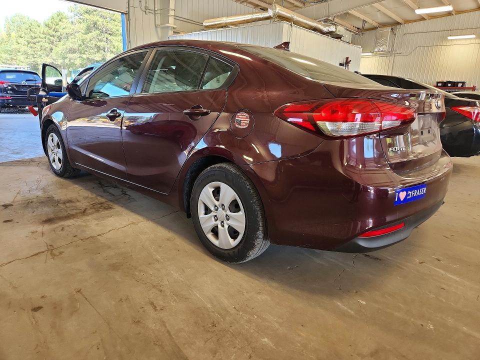 66987326 :رقم المزاد ، 3KPFK4A7XHE121239 vin ، 2017 Kia Forte مزاد بيع