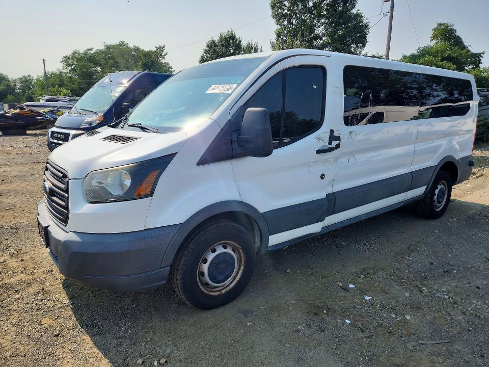 64675136 :رقم المزاد ، 1FBZX2ZM2FKB10750 vin ، 2015 Ford Transit مزاد بيع