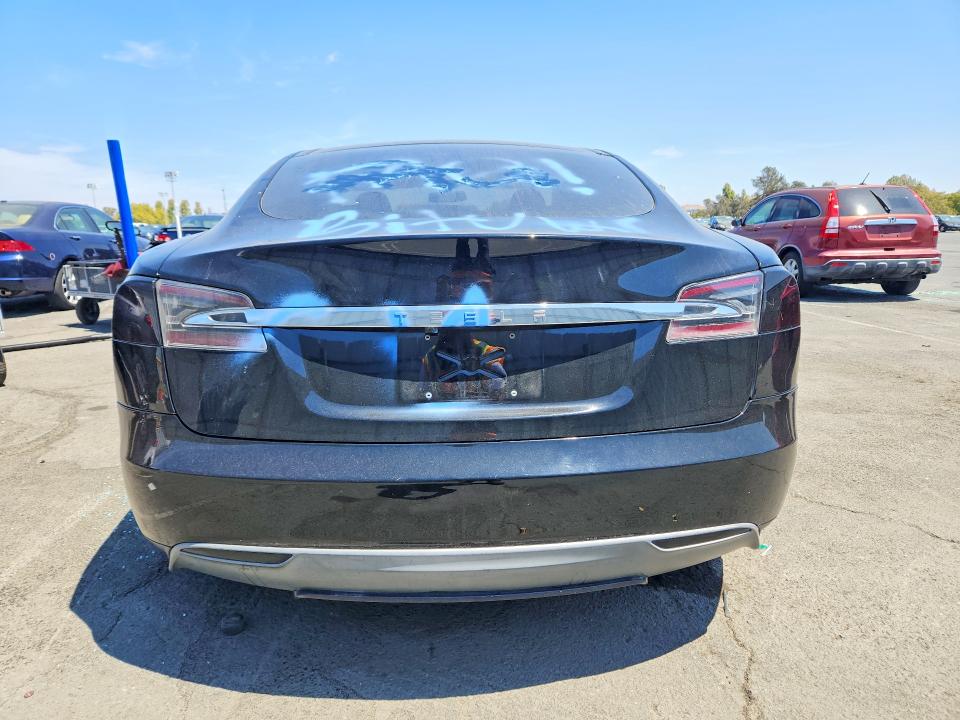 64694336 :رقم المزاد ، 5YJSA1CN0DFP05147 vin ، 2013 Tesla Model S مزاد بيع