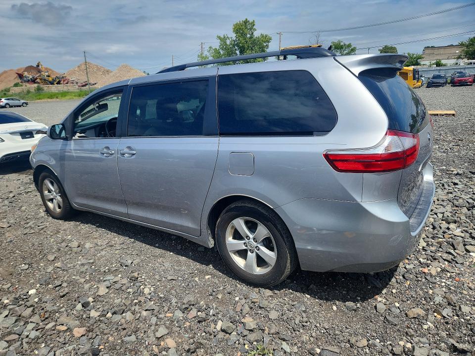 63797236 :رقم المزاد ، 5TDKK3DC3FS581251 vin ، 2015 Toyota Sienna مزاد بيع