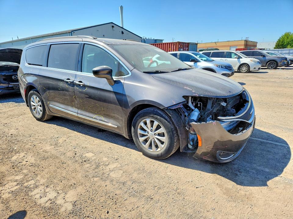 63151566 :رقم المزاد ، 2C4RC1BG9HR628607 vin ، 2017 Chrysler Pacifica مزاد بيع