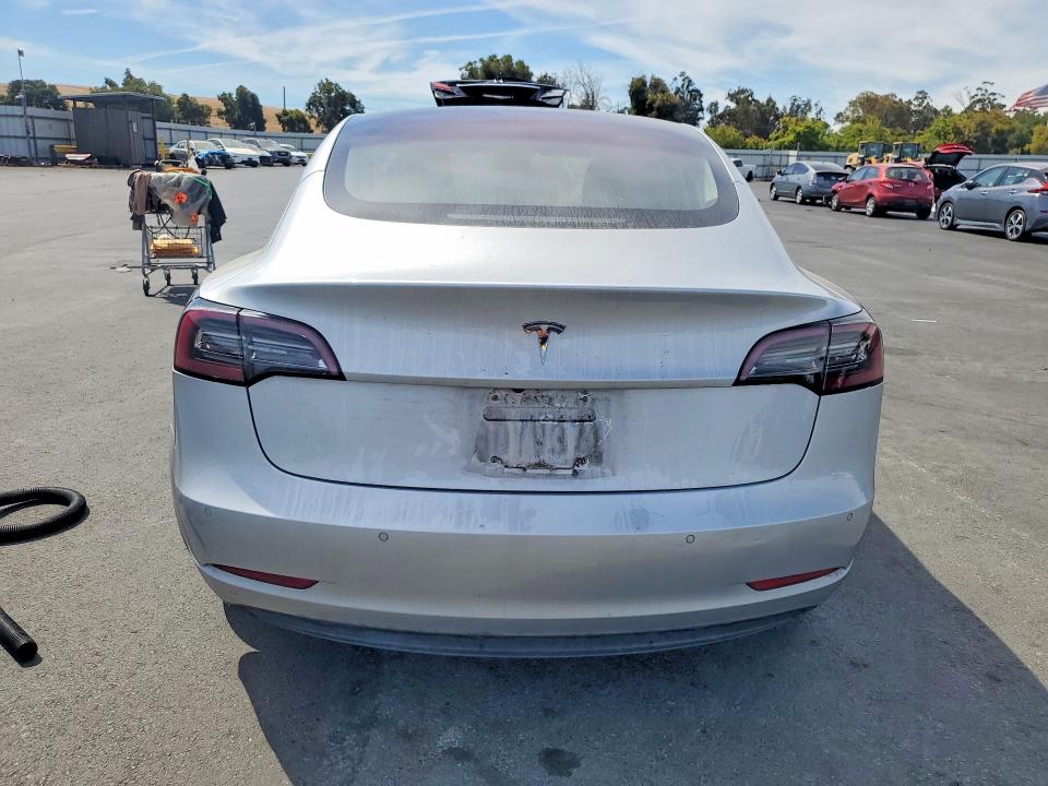 66039366 :رقم المزاد ، 5YJ3E1EA2JF016676 vin ، 2018 Tesla Model 3 مزاد بيع