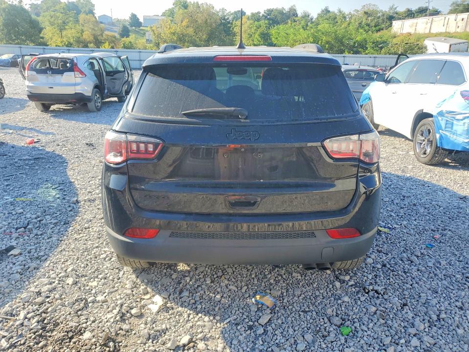 66907326 :رقم المزاد ، 3C4NJDBBXJT402122 vin ، 2018 Jeep Compass مزاد بيع