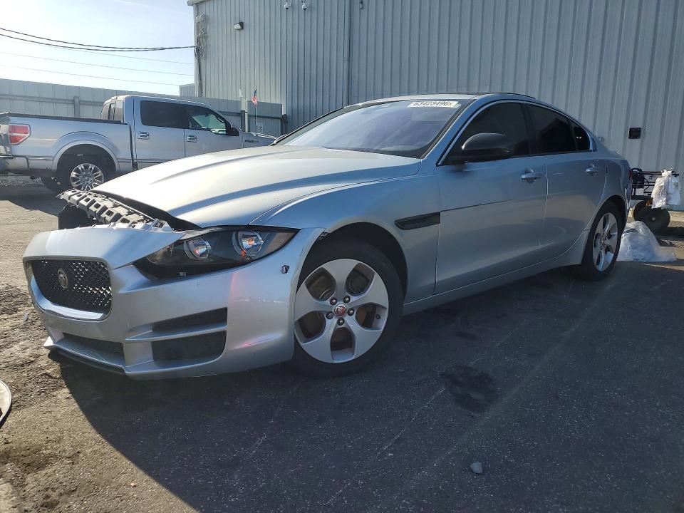 63423496 :رقم المزاد ، SAJAS4BN5HA976426 vin ، 2017 Jaguar Xe مزاد بيع