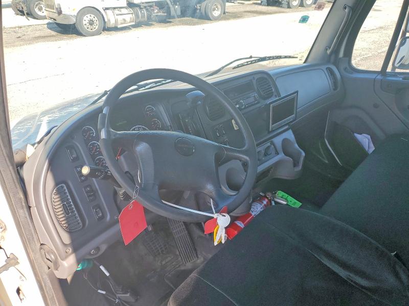 63336336 :رقم المزاد ، 3ALACWDTXHDJF8285 vin ، 2017 Freightliner M2 مزاد بيع