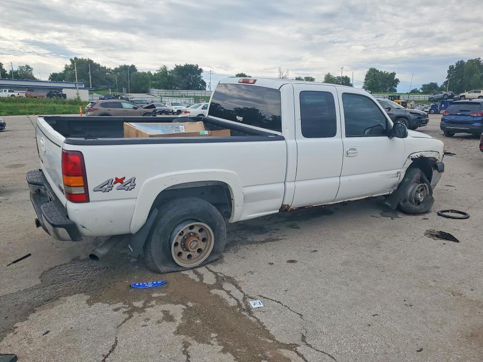 64215056 :رقم المزاد ، 1GTHK29U12E303437 vin ، 2002 Gmc Sierra مزاد بيع