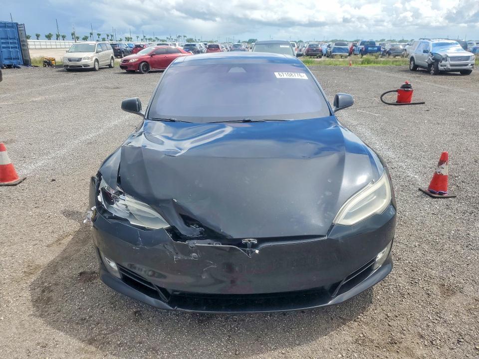 67108776 :رقم المزاد ، 5YJSA1E47HF200717 vin ، 2017 Tesla Model S مزاد بيع