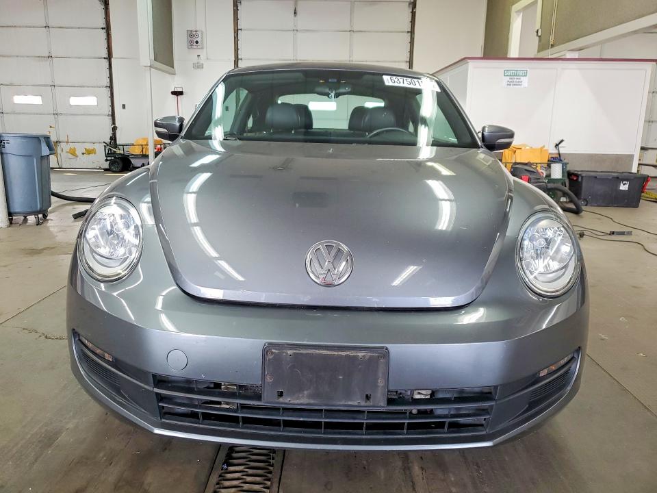 63750196 :رقم المزاد ، 3VWJ17AT5GM605817 vin ، 2016 Volkswagen Beetle مزاد بيع