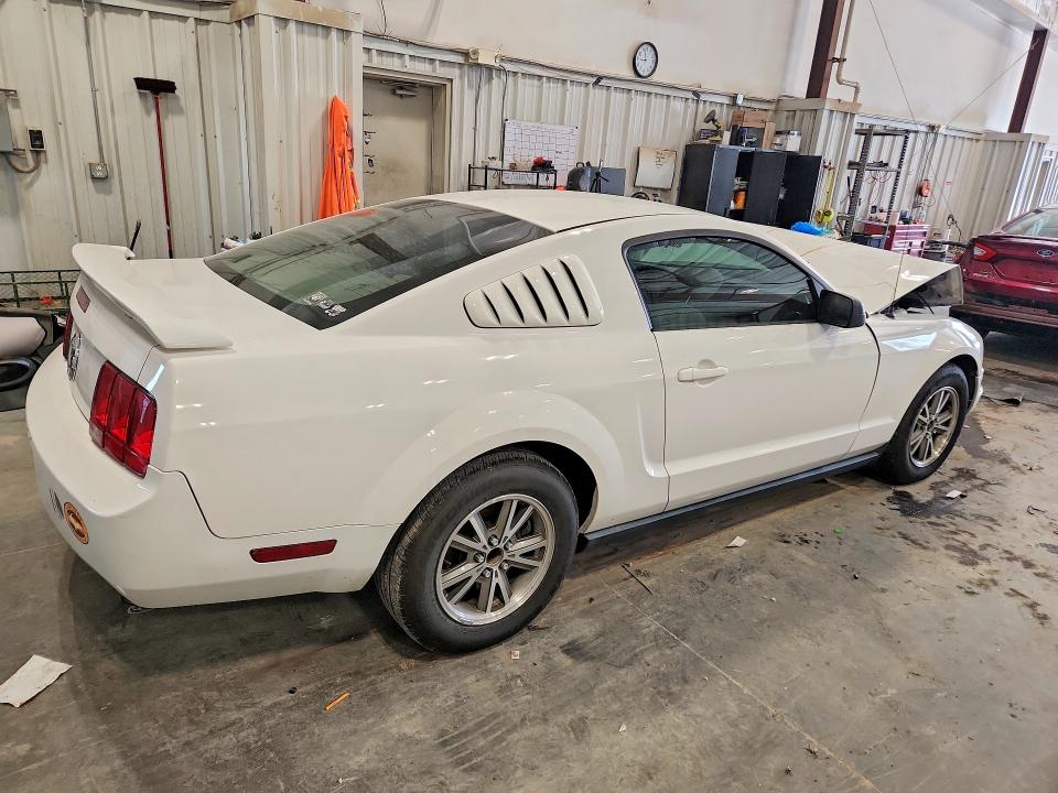 2005 Ford Mustang მანქანა იყიდება აუქციონზე, vin: 1ZVFT80N155175764, აუქციონის ნომერი: 64037346