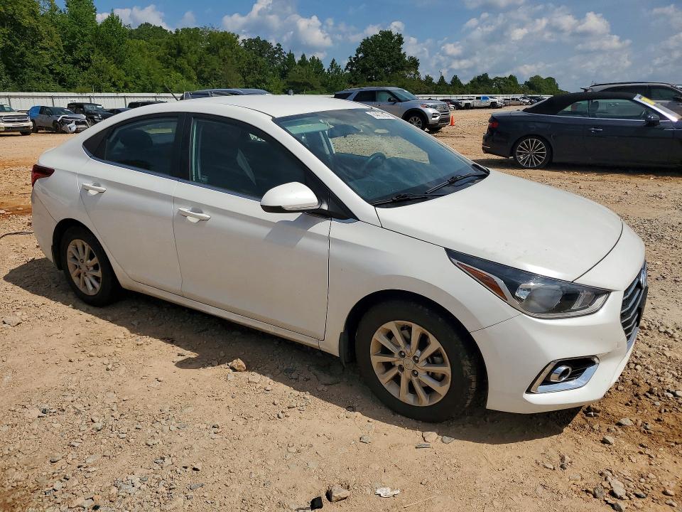 2021 Hyundai Accent მანქანა იყიდება აუქციონზე, vin: 3KPC24A6XME141172, აუქციონის ნომერი: 64457036