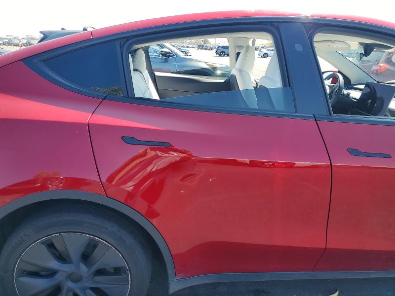 64827406 :رقم المزاد ، 7SAYGAEE8RF163831 vin ، 2024 Tesla Model Y مزاد بيع