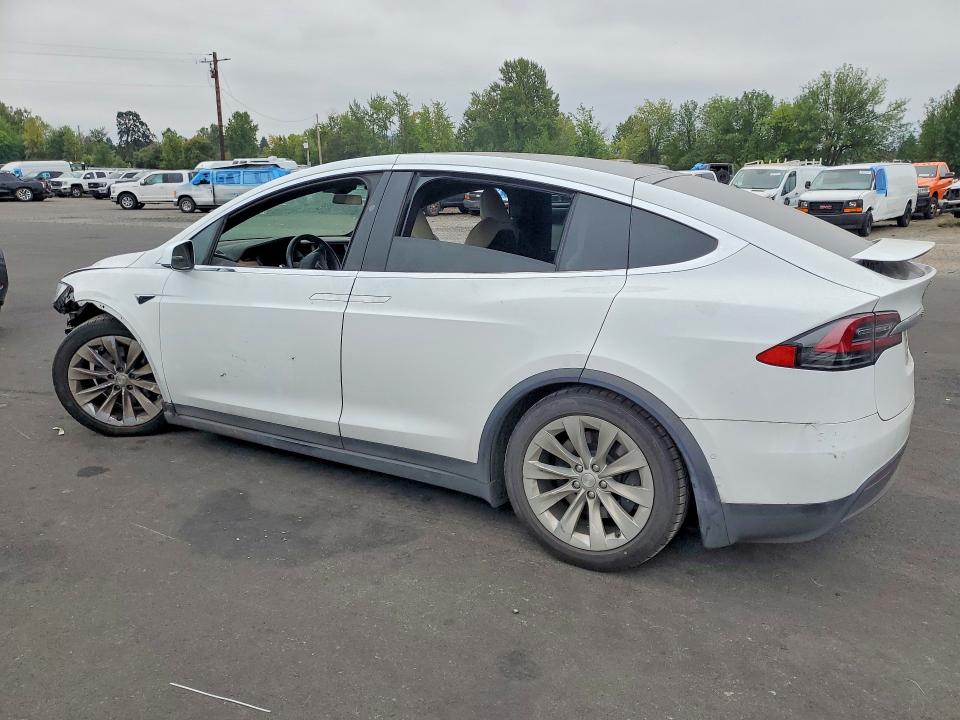 65403666 :رقم المزاد ، 5YJXCBE26LF305133 vin ، 2020 Tesla Model X مزاد بيع