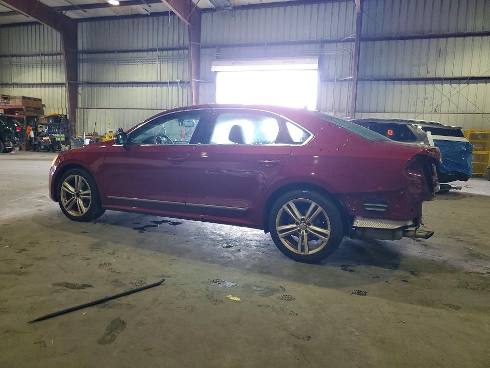 64111516 :رقم المزاد ، 1VWBS7A35FC064611 vin ، 2015 Volkswagen Passat مزاد بيع