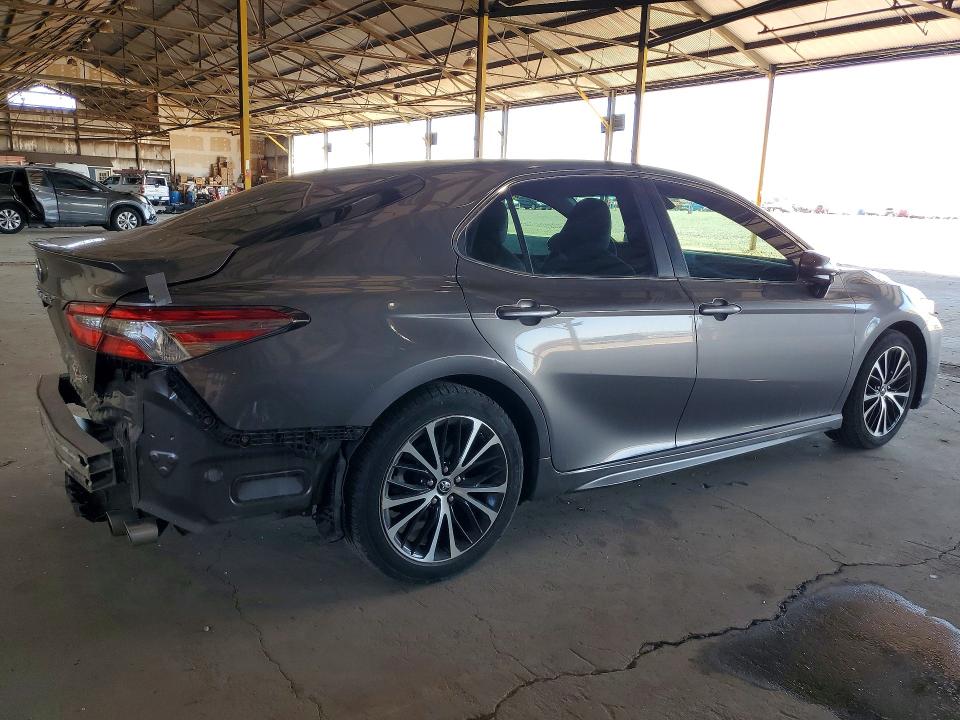 65181826 :رقم المزاد ، 4T1B11HK4JU612015 vin ، 2018 Toyota Camry مزاد بيع