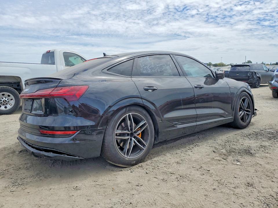 65362946 :رقم المزاد ، WA12AAGE2NB037229 vin ، 2022 Audi E-tron مزاد بيع