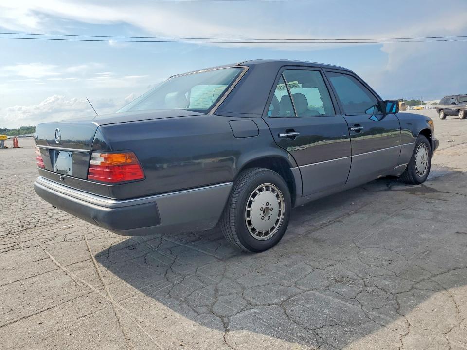 64397146 :رقم المزاد ، WDBED30E2PB912357 vin ، 1993 Mercedes-benz 300 مزاد بيع