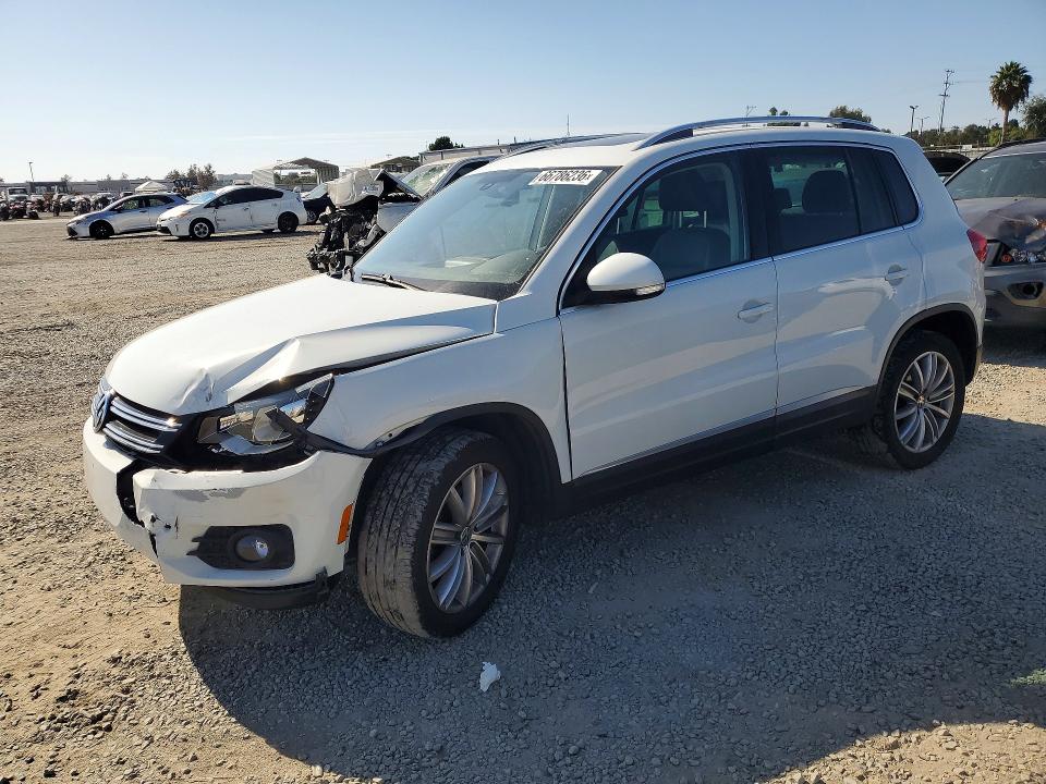 2016 Volkswagen Tiguan მანქანა იყიდება აუქციონზე, vin: WVGAV7AX0GW547606, აუქციონის ნომერი: 66786236