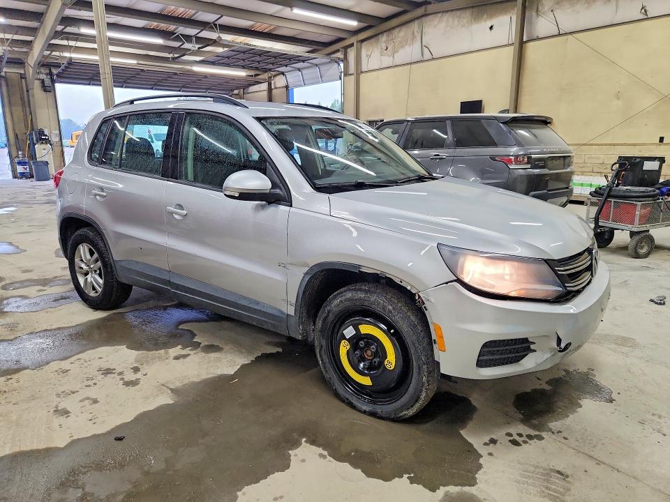 2016 Volkswagen Tiguan მანქანა იყიდება აუქციონზე, vin: WVGAV7AX3GW529083, აუქციონის ნომერი: 60591146