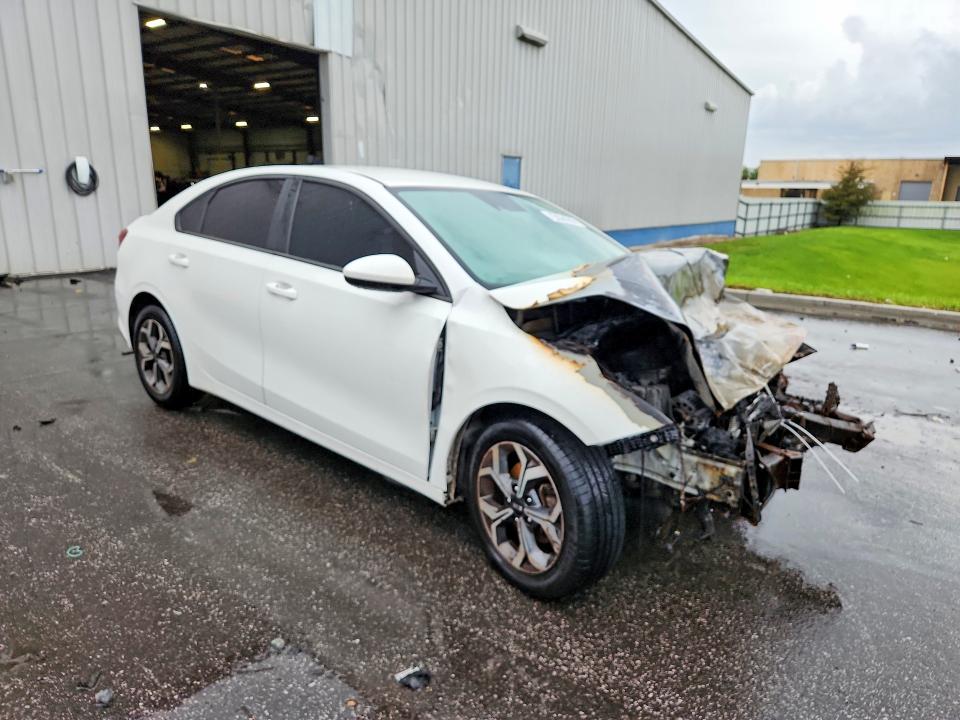 64782856 :رقم المزاد ، 3KPF24AD9ME262738 vin ، 2021 Kia Forte مزاد بيع