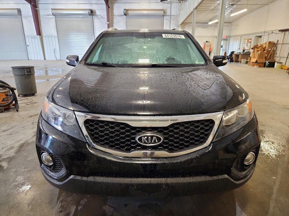 64123076 :رقم المزاد ، 5XYKT3A6XDG362907 vin ، 2013 Kia Sorento مزاد بيع