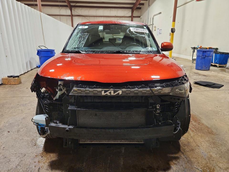64139956 :رقم المزاد ، KNDJ23AU9P7869182 vin ، 2023 Kia Soul مزاد بيع