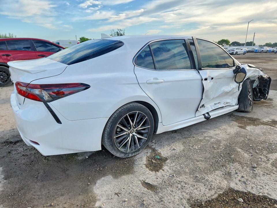 2024 Toyota Camry მანქანა იყიდება აუქციონზე, vin: 4T1G11AK2RU877818, აუქციონის ნომერი: 65818996