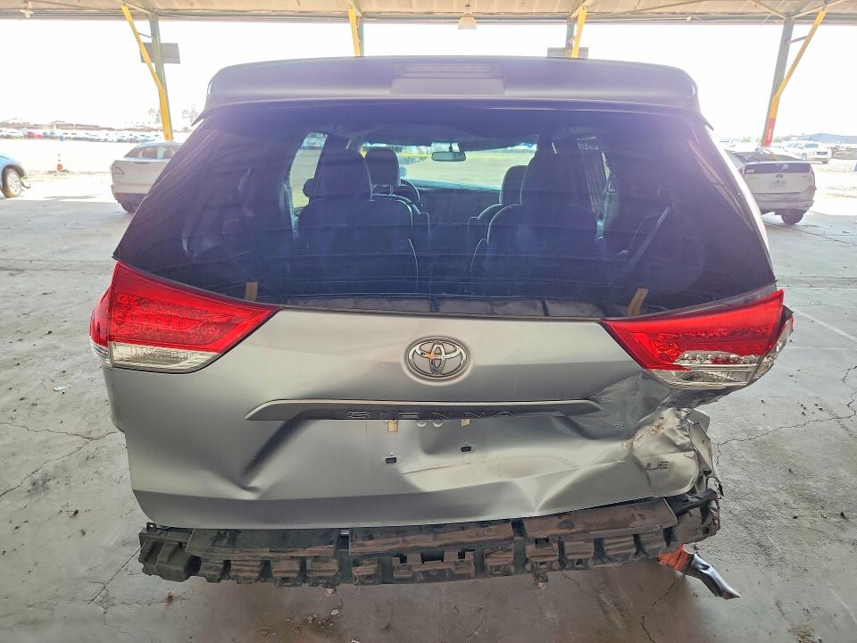 2013 Toyota Sienna მანქანა იყიდება აუქციონზე, vin: 5TDKK3DC8DS356367, აუქციონის ნომერი: 64518236