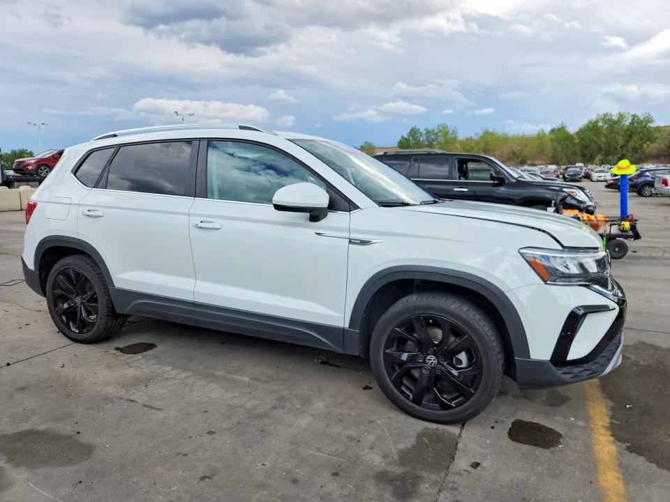 65275996 :رقم المزاد ، 3VVPX7B20NM010762 vin ، 2022 Volkswagen Taos مزاد بيع