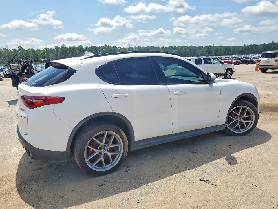 Продаж на аукціоні авто 2018 Alfa Romeo Stelvio, vin: ZASFAKNN6J7C10688, номер лоту: 64678216