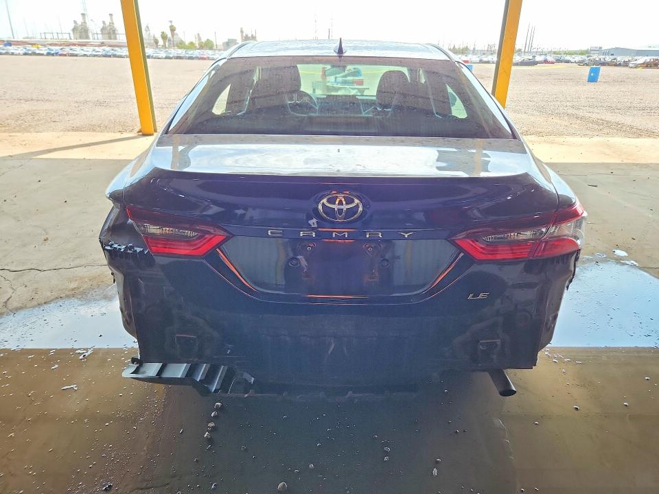 64469316 :رقم المزاد ، 4T1C11AK7NU647717 vin ، 2022 Toyota Camry مزاد بيع