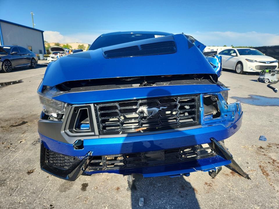 66012196 :رقم المزاد ، 1FA6P8R01R5501072 vin ، 2024 Ford Mustang مزاد بيع