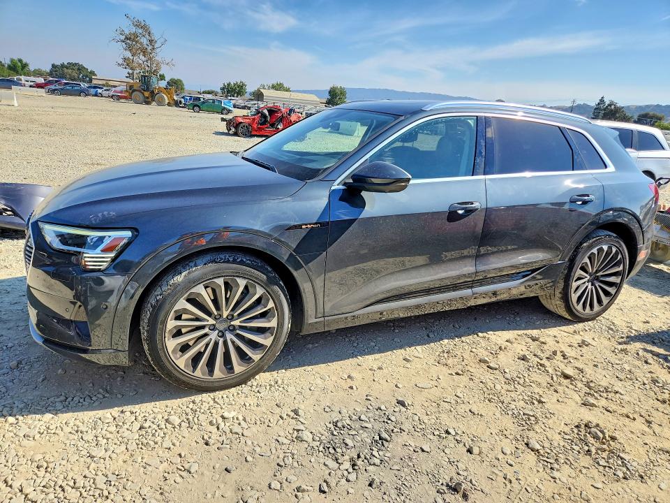 Продаж на аукціоні авто 2019 Audi E-tron, vin: WA1VABGE3KB022561, номер лоту: 64340886