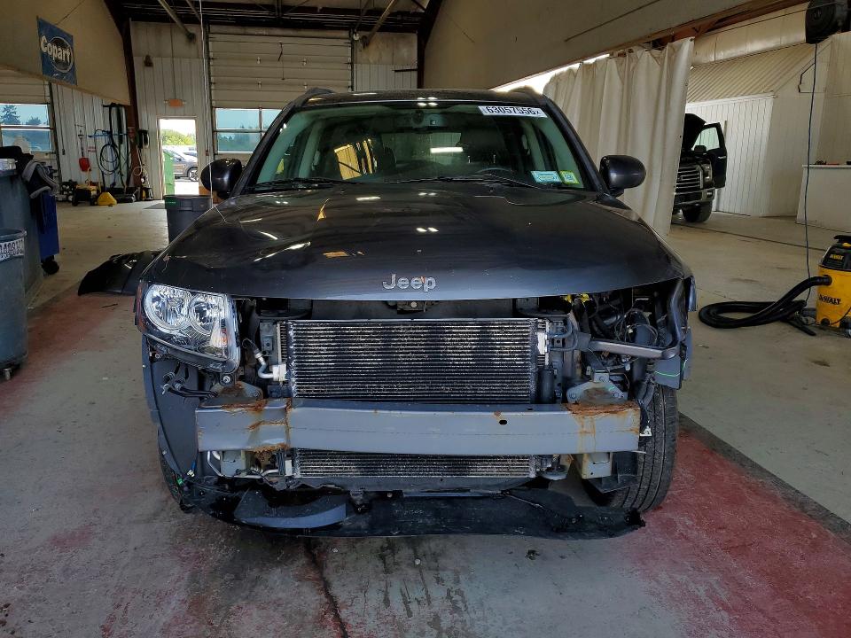63057556 :رقم المزاد ، 1C4NJDEB5GD789544 vin ، 2016 Jeep Compass مزاد بيع