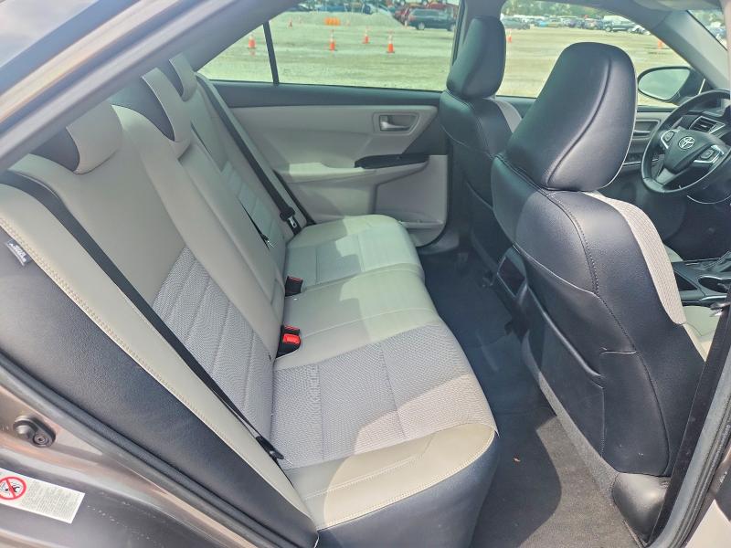 64681866 :رقم المزاد ، 4T1BF1FK5HU372679 vin ، 2017 Toyota Camry مزاد بيع