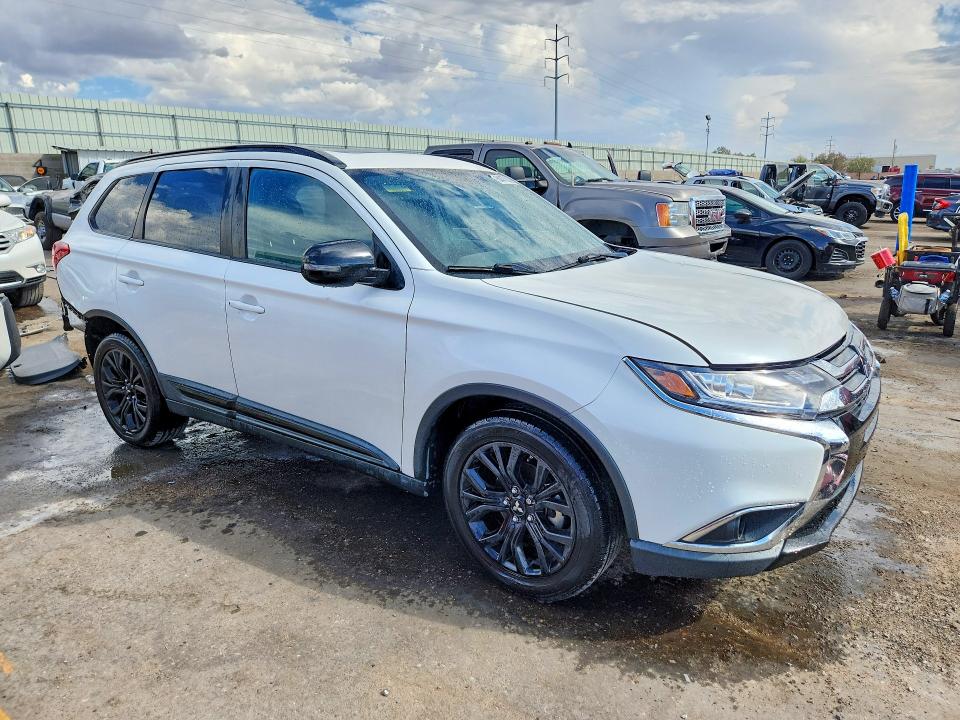 2018 Mitsubishi Outlander მანქანა იყიდება აუქციონზე, vin: JA4AD3A31JZ050870, აუქციონის ნომერი: 64470536