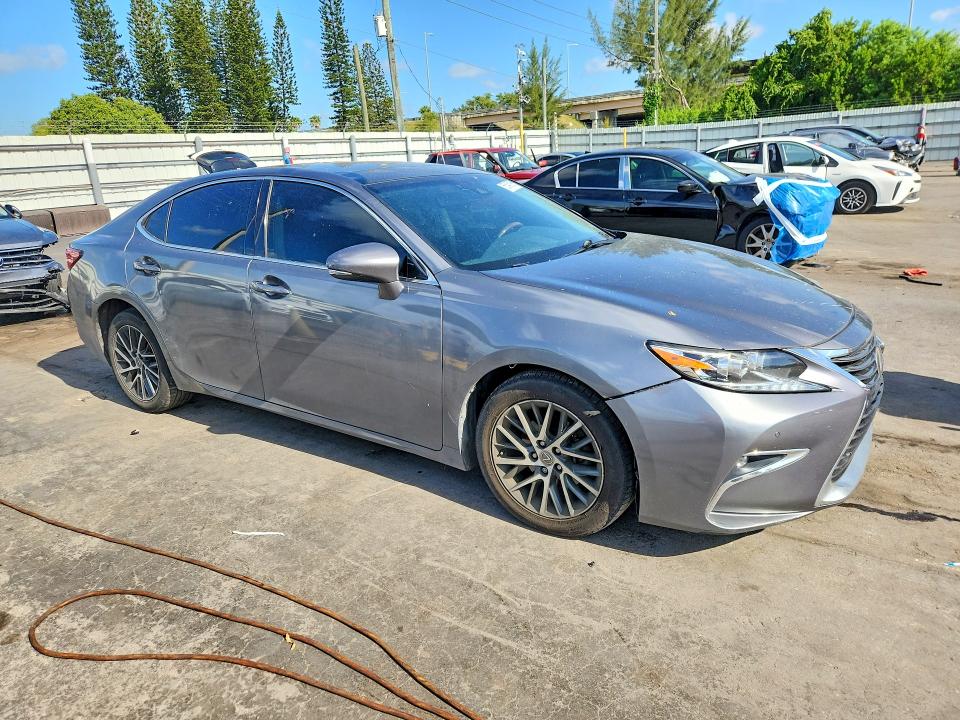 65646396 :رقم المزاد ، 58ABK1GG2HU079157 vin ، 2017 Lexus Es مزاد بيع