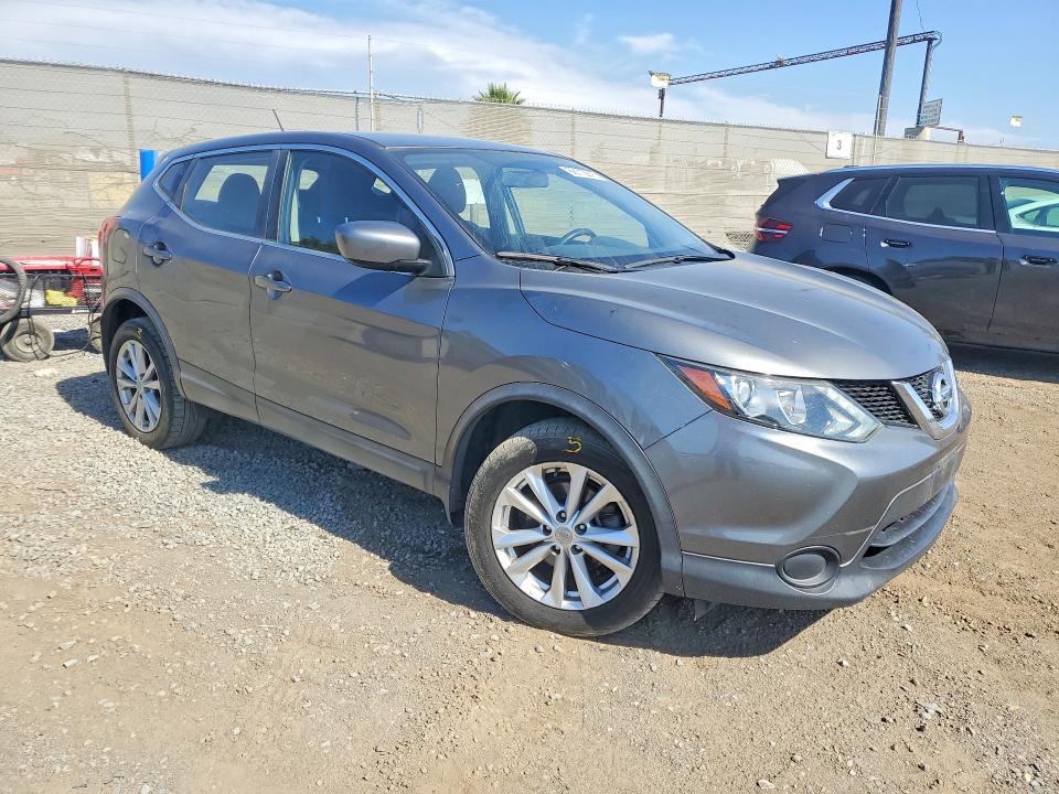 66112216 :رقم المزاد ، JN1BJ1CP3HW029833 vin ، 2017 Nissan Rogue Sport مزاد بيع