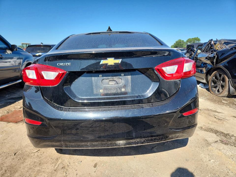 65630306 :رقم المزاد ، 1G1BC5SMXH7135091 vin ، 2017 Chevrolet Cruze مزاد بيع