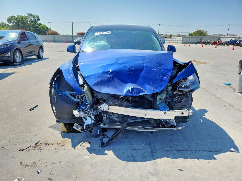 61340736 :رقم المزاد ، 7SAYGDEE6SA360940 vin ، 2025 Tesla Model Y مزاد بيع