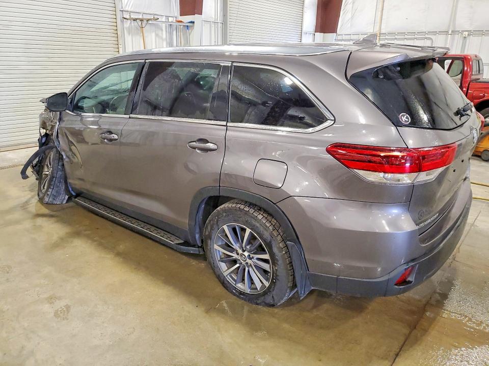 Продаж на аукціоні авто 2019 Toyota Highlander, vin: 5TDJZRFHXKS592650, номер лоту: 63300996
