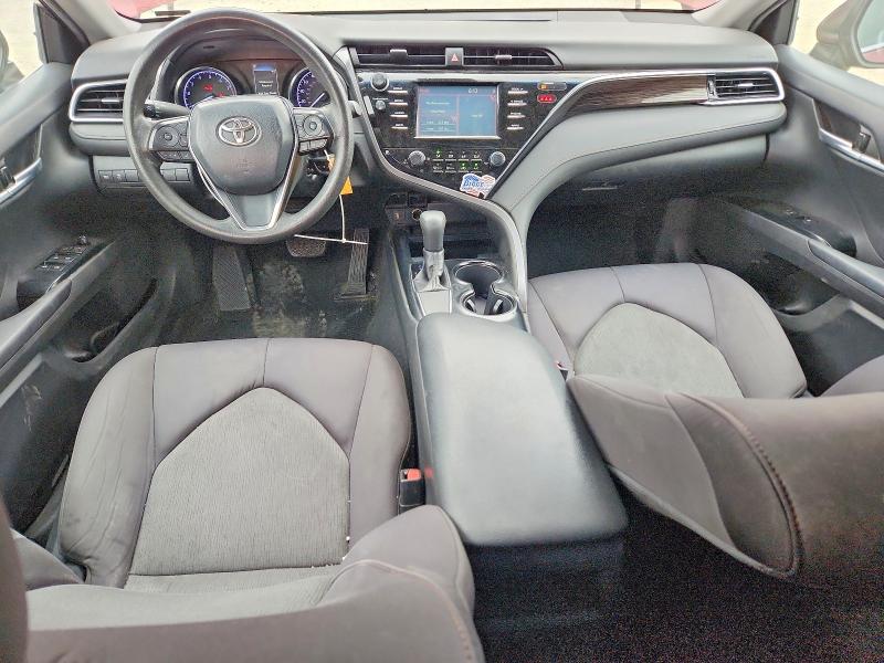 64661896 :رقم المزاد ، 4T1B11HK3JU600843 vin ، 2018 Toyota Camry مزاد بيع