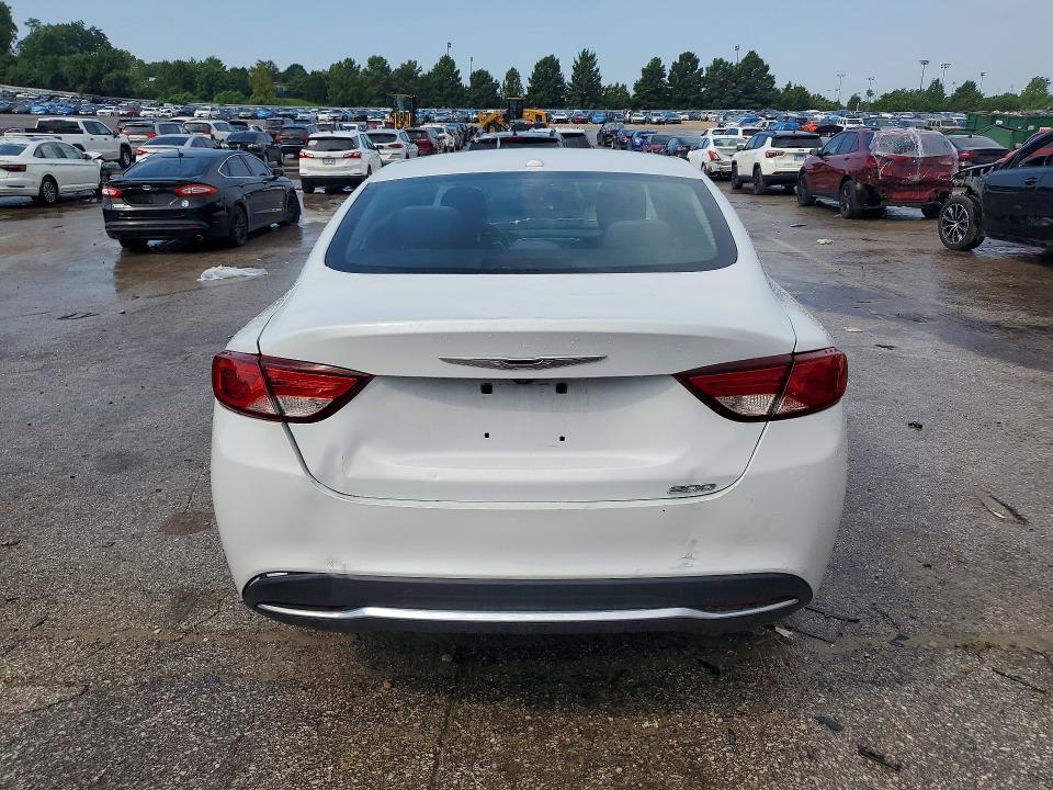 63610046 :رقم المزاد ، 1C3CCCAB2FN712466 vin ، 2015 Chrysler 200 مزاد بيع