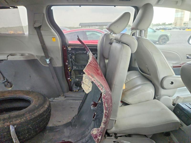 64577956 :رقم المزاد ، 5TDYK3DC9BS087013 vin ، 2011 Toyota Sienna مزاد بيع