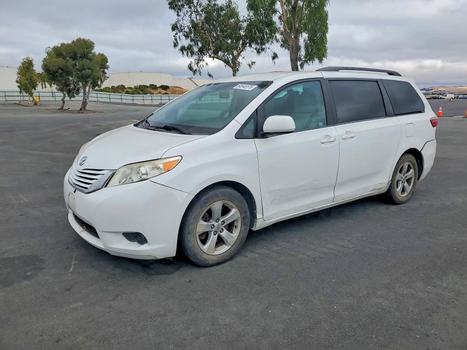 Auction sale of the 2015 Toyota Sienna, vin: 5TDKK3DCXFS677393, lot number: 64946576