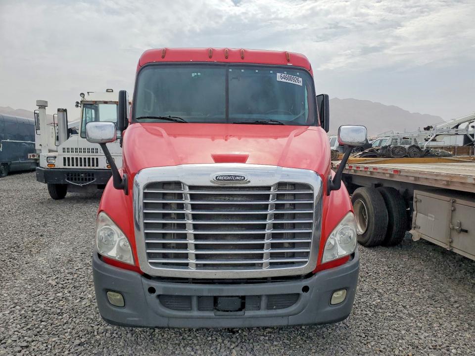 64600926 :رقم المزاد ، 3AKJGBDVXKDKJ8497 vin ، 2019 Freightliner Cascadia 113 مزاد بيع