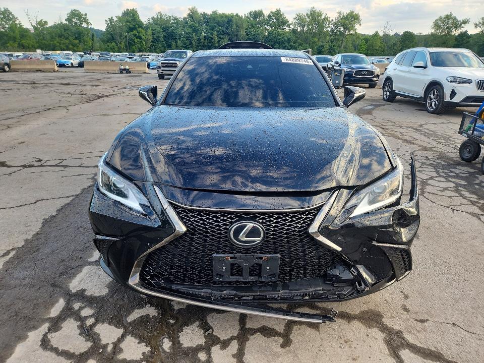 64889746 :رقم المزاد ، 58AJZ1B10NU119161 vin ، 2022 Lexus Es مزاد بيع