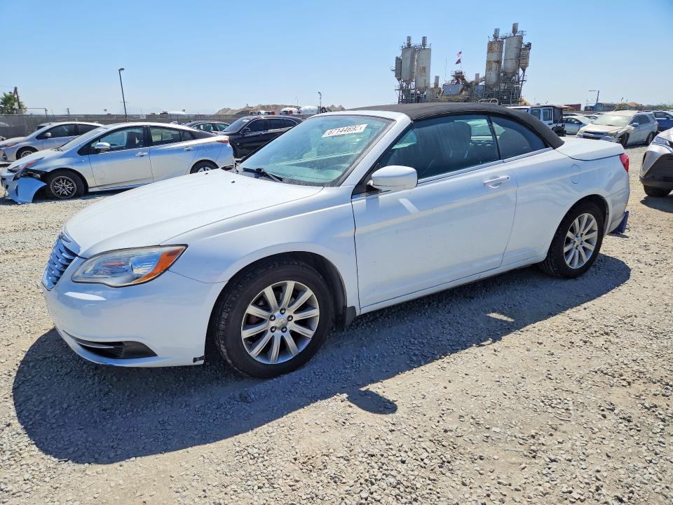 67144696 :رقم المزاد ، 1C3BCBEB1DN512143 vin ، 2013 Chrysler 200 مزاد بيع